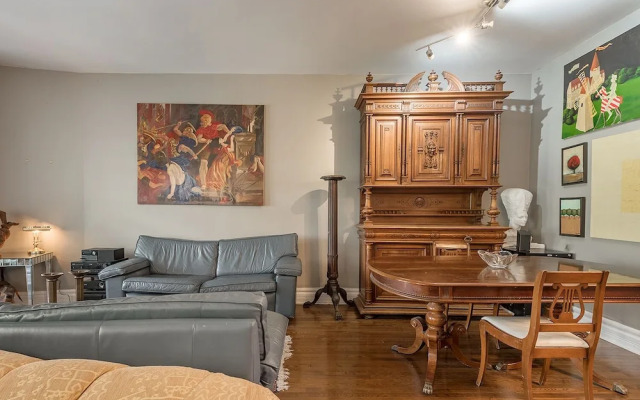 Beautiful 2 BR in the Heart of Downtown