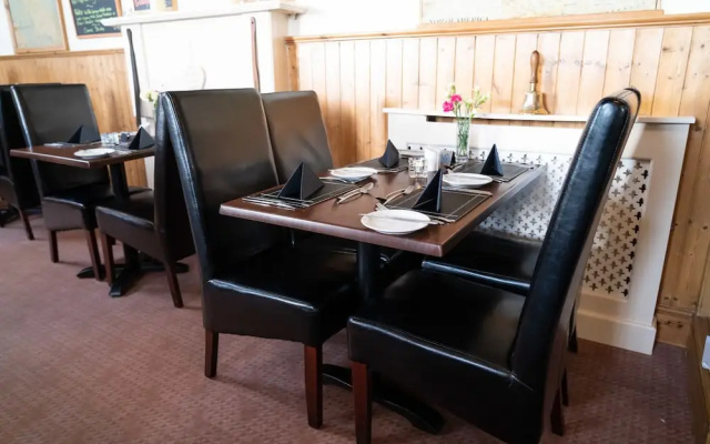 Old School Restaurant & Rooms