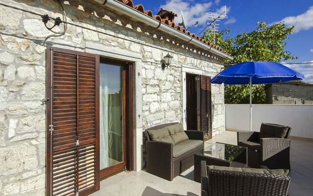 Rustic Villa in Žbandaj With Private Swimming Pool