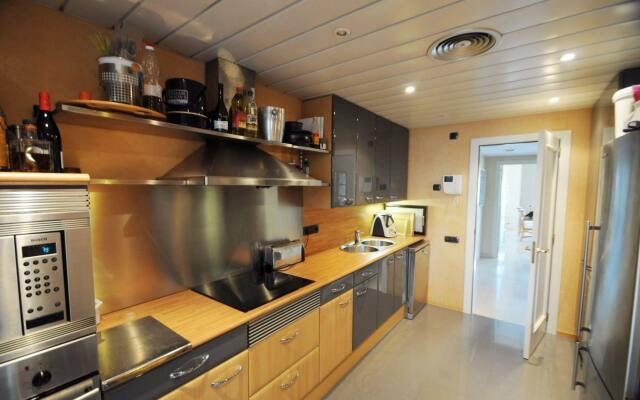 Luxury Apartment with Swimming Pool