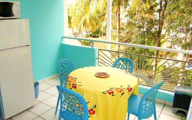 Studio in Le Gosier, with Wonderful Sea View, Furnished Balcony And Wifi - 30 M From the Beach