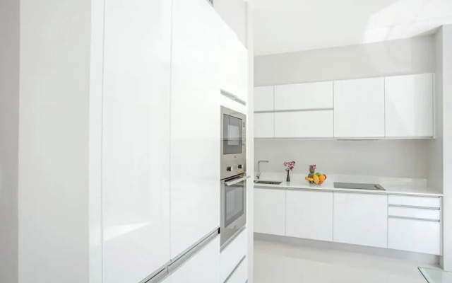 Elegant Designer 4BR Pool Villa Skylight