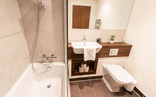 Pier Apartment 4 - Inviting 2BR With Stunning View