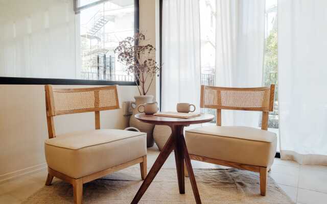 Thymises Boutique Hotel