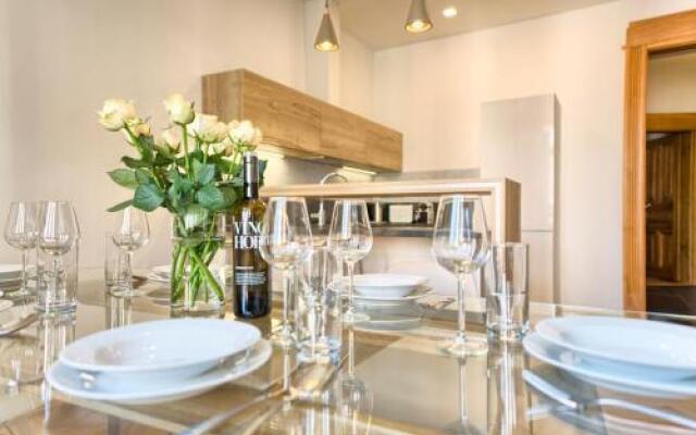 Spacious And Bright Apartment Dusni 13