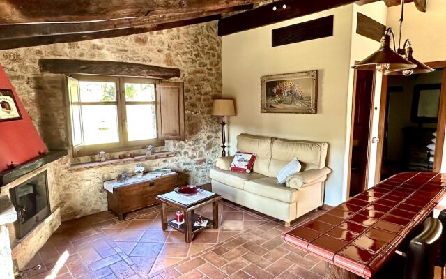 Masia Can Viver - Olive oil tourism B&B