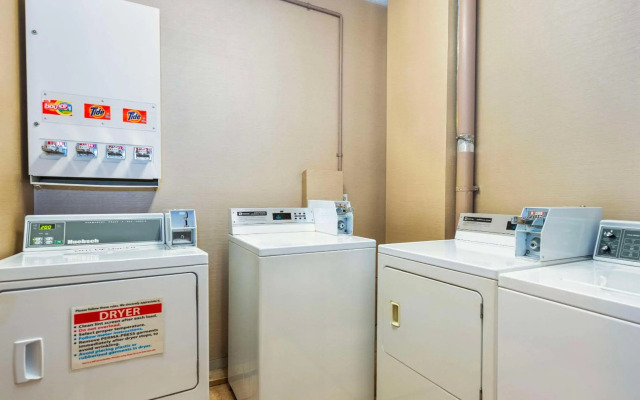 Grand Park Hotel & Suites Downtown Vancouver, Ascend Hotel Collection
