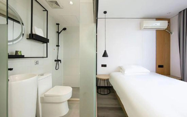 reen Season Hotel MINI (Longdong Avenue, Shanghai New International Expo Center)