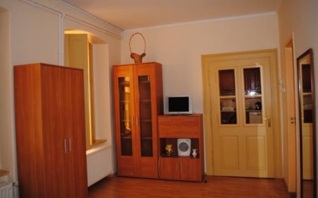 Méz Apartman