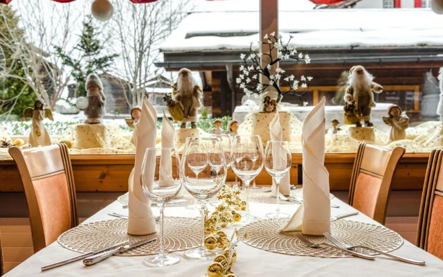 HOTEL ALPINA """" UPGRADE Alle Gäste vom Sommer 2020 wohnen im Haupt Hotel Desiree die Alpine SPA Lodge ist inklusive