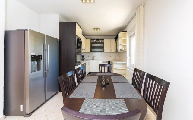 Nice Home in Kastel Kambelovac With Wifi and 4 Bedrooms