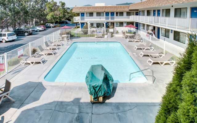 Motel 6 Grants Pass, OR