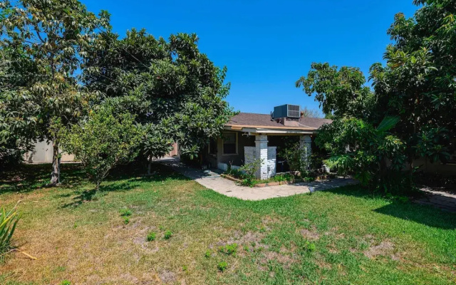 Spacious Retreat w Large Kitchen Outdoor Patio