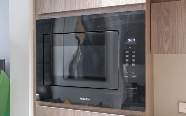 Czechin - Modern Studio JVC