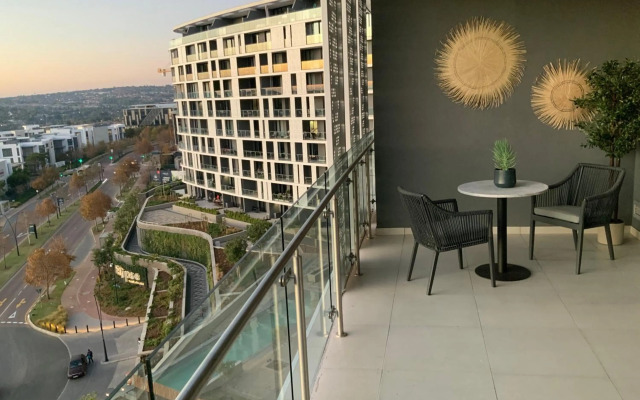 5 Star Elegant Apartments, Ellipse Waterfall City, Johannesburg