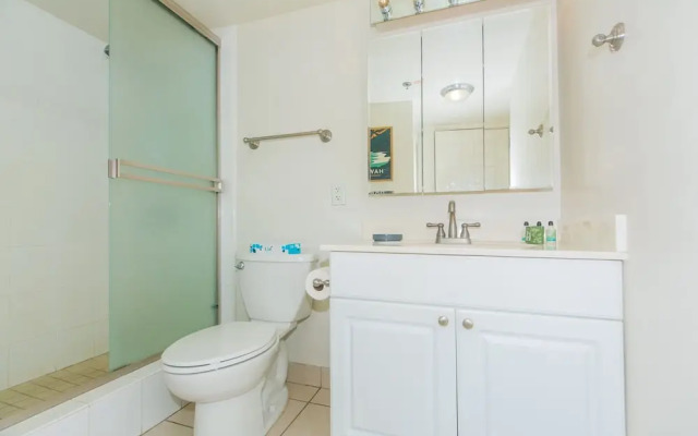Two Bedroom Condo Overlooking Ala Wai Boat Harbor by RedAwning