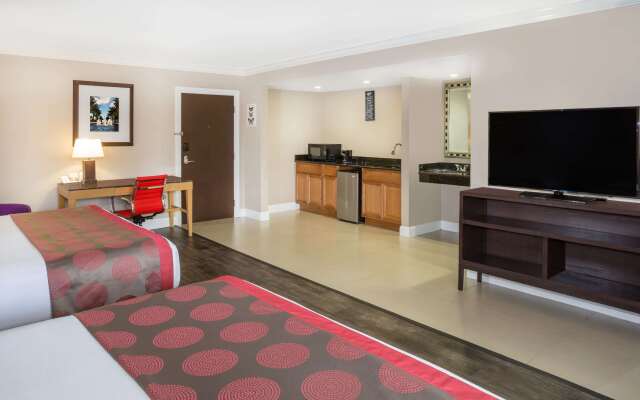 Ramada by Wyndham Miami Springs/Miami International Airport