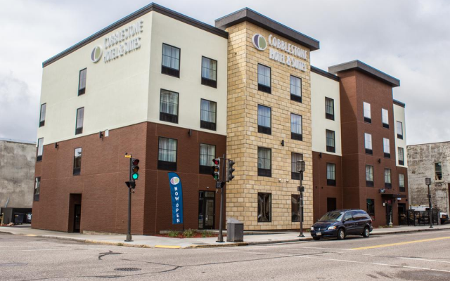 Cobblestone Hotel & Suites – Chippewa Falls