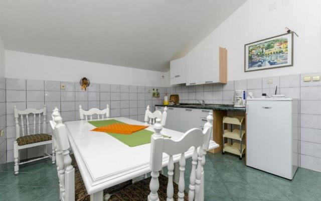 Mate 1 - 130 M From Sea - A1 Zeleni(2+2)