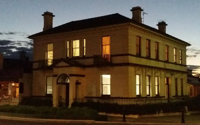 The Bank Guest House Glen Innes