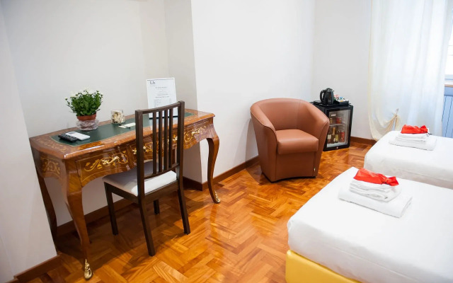 Lh Royal Suites