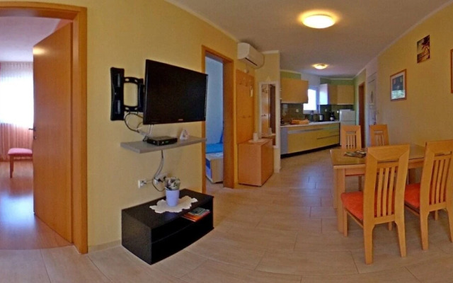 Amalia - Family Friendly With Parking - A4 Megi