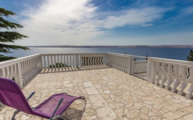 Beautiful Apartment in Lukovo Sugarje With 2 Bedrooms