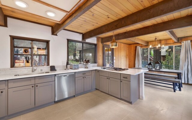 1976-bear Cabin 3 Bedroom Home by RedAwning