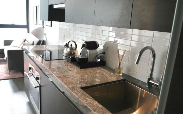 Stunning 1Br Condo In Popular King West