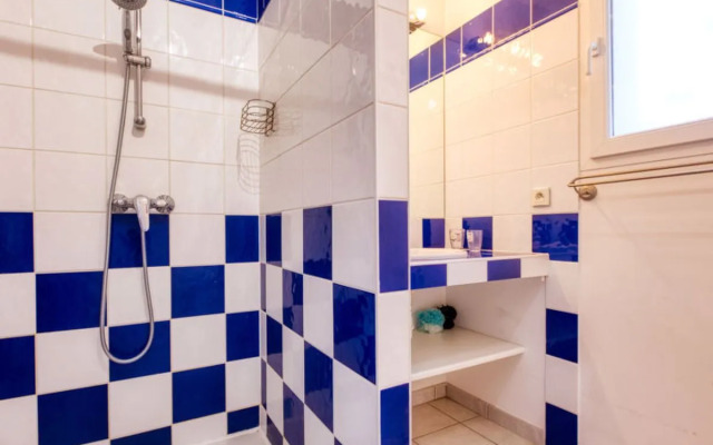 Les Acacias (MVT245)