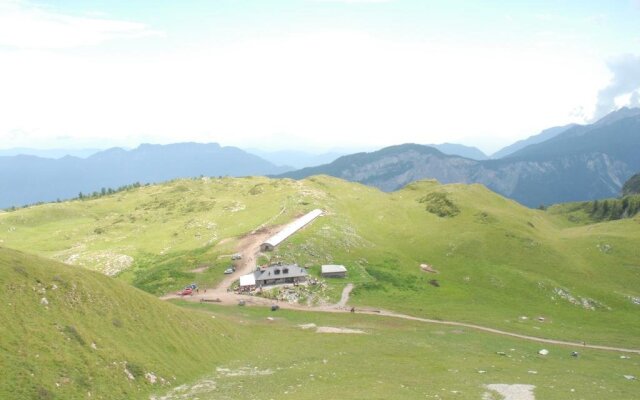 Chalet Tovel - Mountain Lake