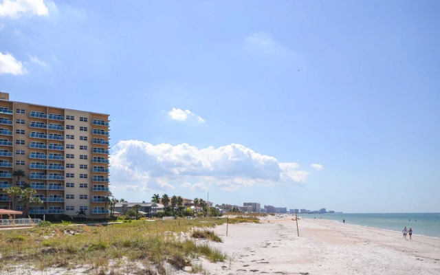 Regatta Beach Club N 913 by Vtrips