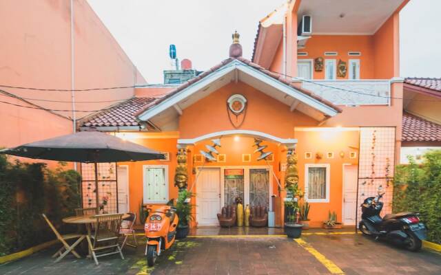 Pringgodani Guest House by RedDoorz