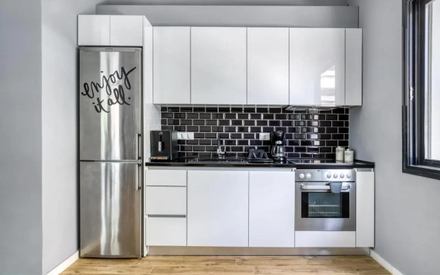 Spacious flat with courtyard and private parking!
