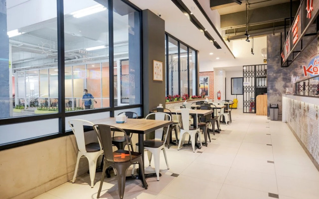 RedDoorz Premium near CBD Puri Indah