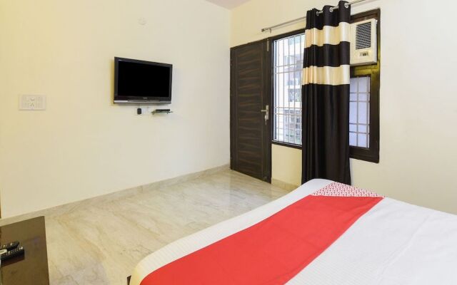 OYO 22394 Club Residency