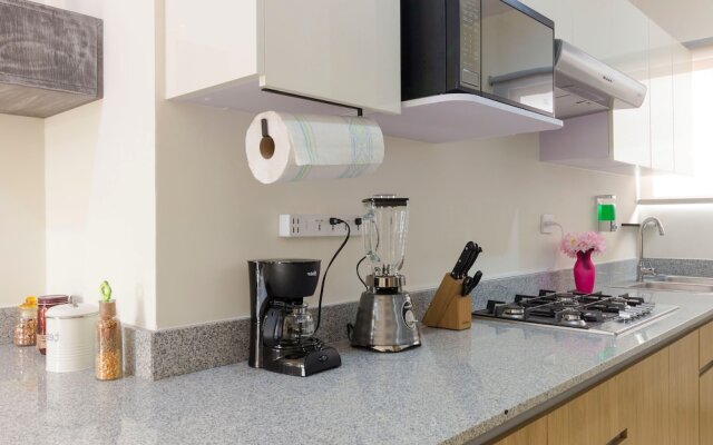 Breezy & Bright Full Apartment