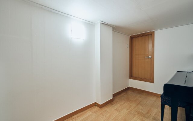 MYEONGDONG Station 2Min HOUSE