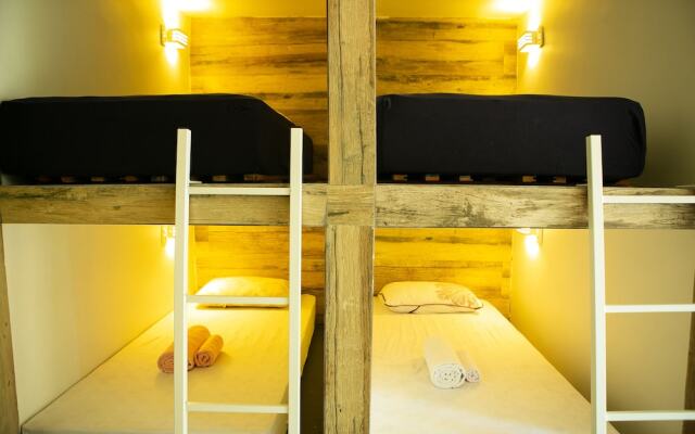 Hostel House Santinho