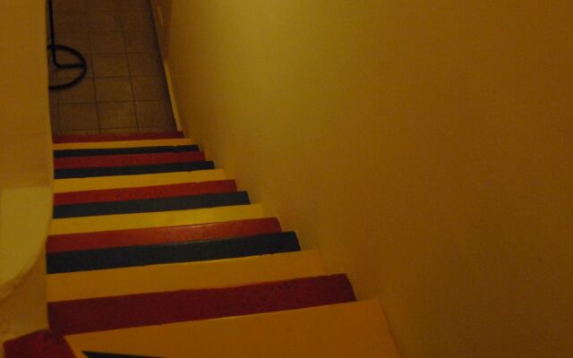 Chilloutlya Hostel&Bar