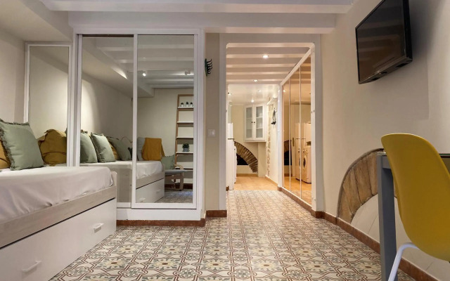 TH143 Studio Old Town