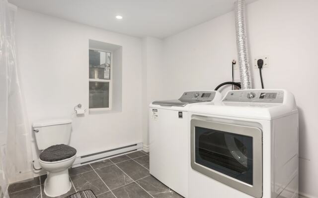 3 Bedroom Loft in Downtown Free parking