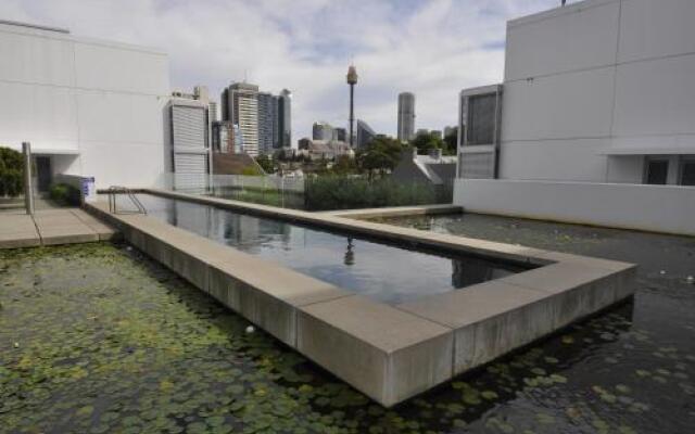 Darlinghurst Self-Contained Modern One-Bedroom Apartment (313 BUR)