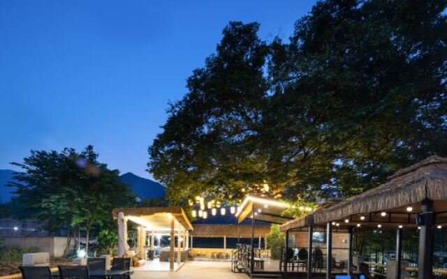 Longmen Inn (Moon Moon Bay Scenic Area Branch)