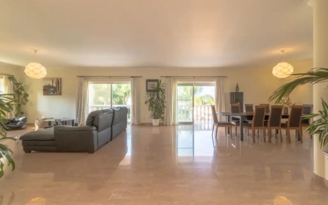 Villa - 5 Bedrooms with Pool - 107747