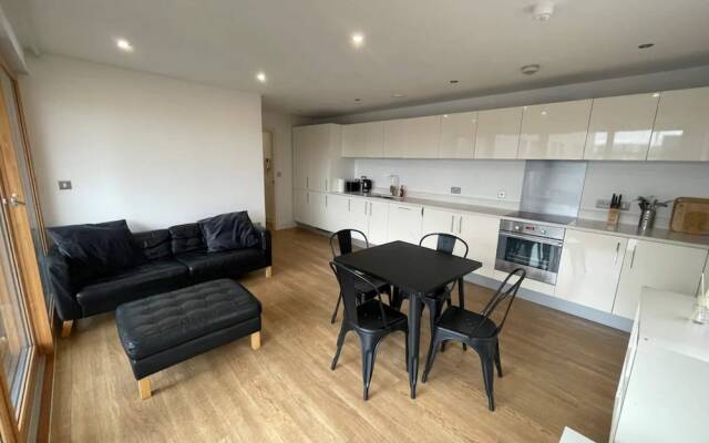 Peaceful 1BD Flat With Balcony - Bethnal Green