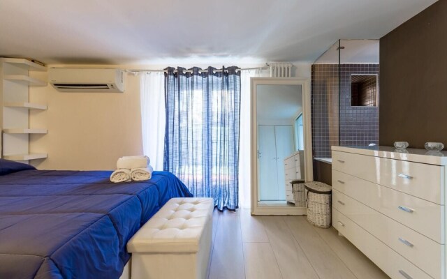 Cool Flat at Via dei Mille by Napoliapartments