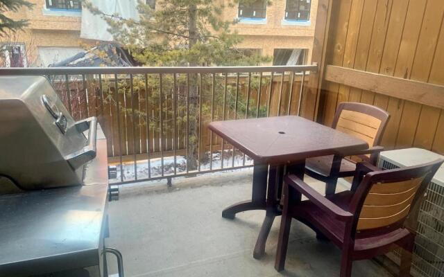 Fenwick Vacation Rentals Spacious Mountain 2 Bedroom with Hot tub