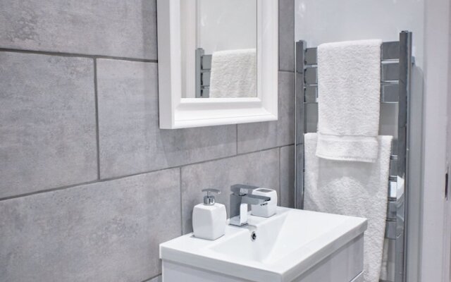 The Townhouse Simple2let Serviced Apartments