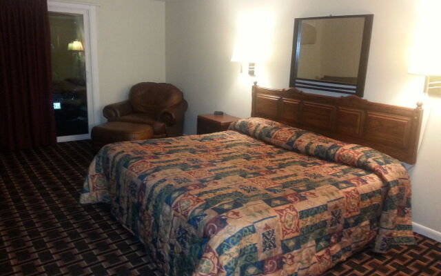 Colonial Inn Ellsworth